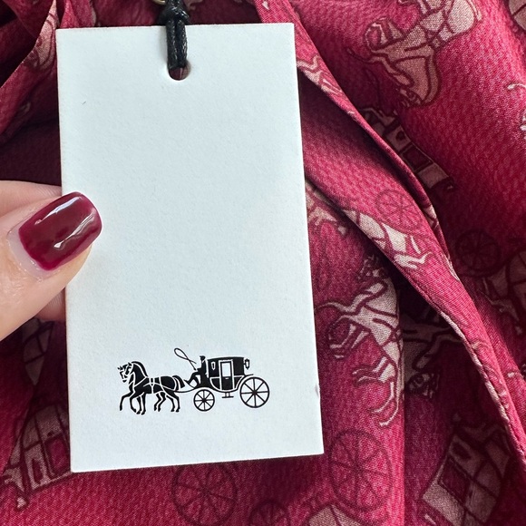 Coach Horse & Carriage Print Tie Neck Blouse Size 2 100% Silk NEW - Picture 10 of 10